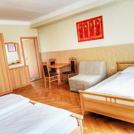 Familie Zuser Hotel Garni Миттербах Экстерьер фото
